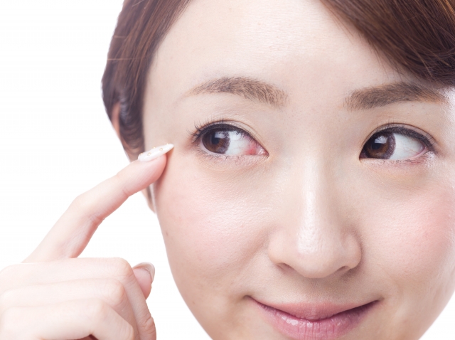 目元の印象を自然に強調できる