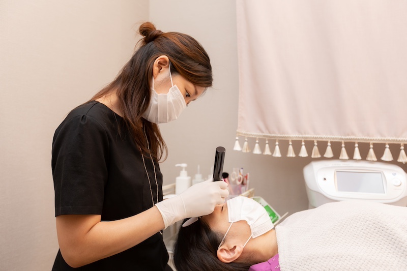 施術方法と使用機器の違い